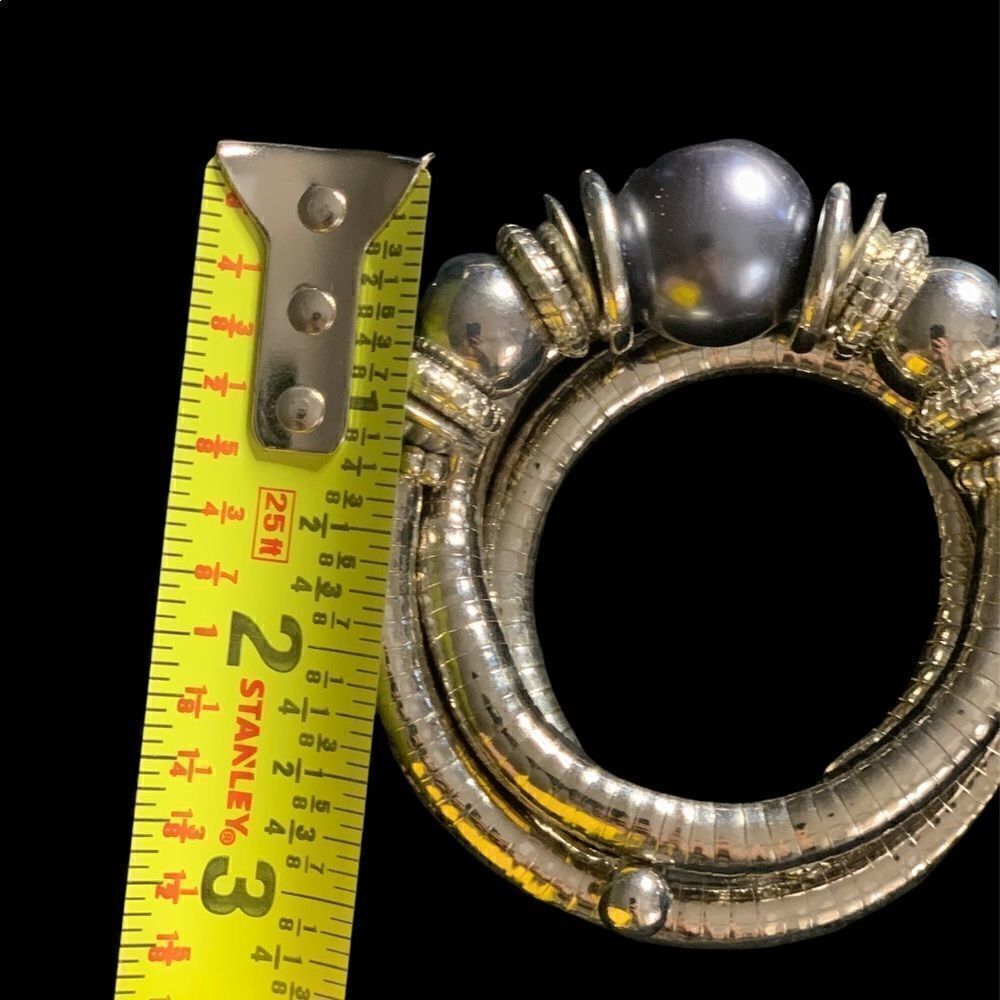 Gray pearl and silvertone coil bracelet - Picture 3 of 4